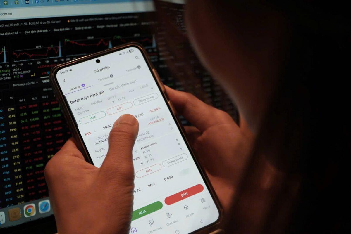 Cú lừa "xanh vỏ đỏ lòng" trên đỉnh 1.900