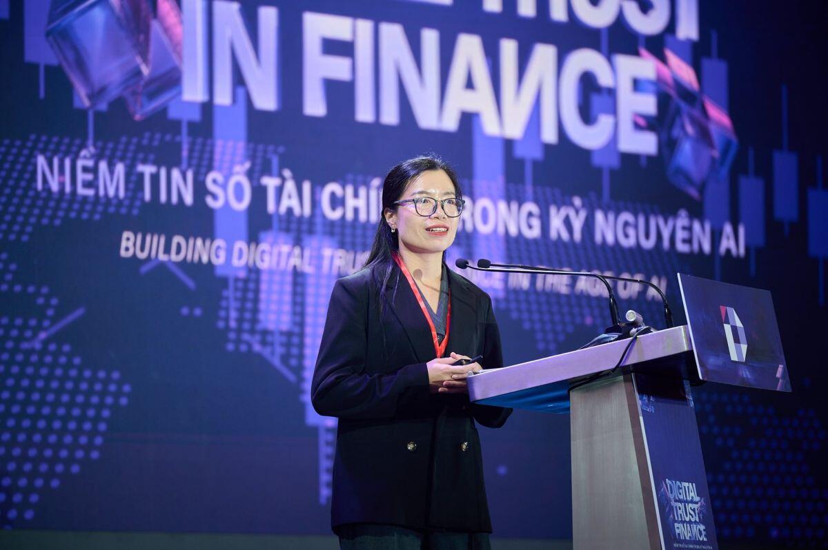 Tại Diễn đàn Digital Trust in Finance 2026 diễn ra ở Hà Nội ngày 12/5, Trung tá, Tiến sĩ Bùi Thị Liên  ...