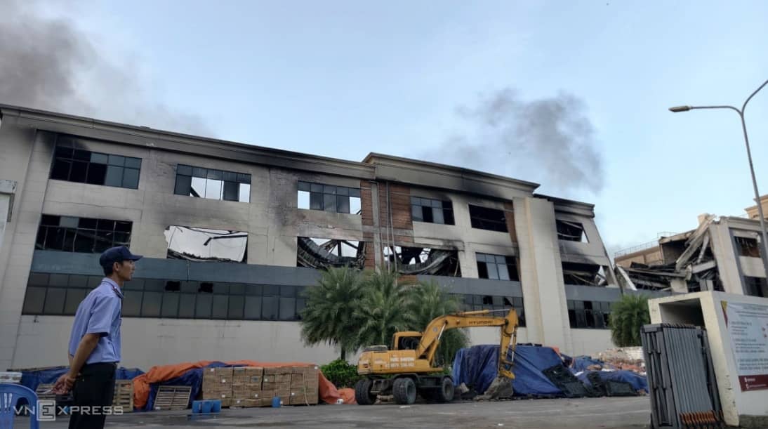 Nhà máy 9.000 m2 ở Đồng Nai tan hoang sau hỏa hoạn