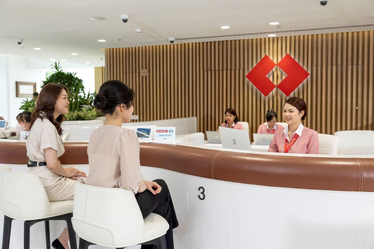 Sức hút từ "mưa tiền" cổ tức của Techcombank