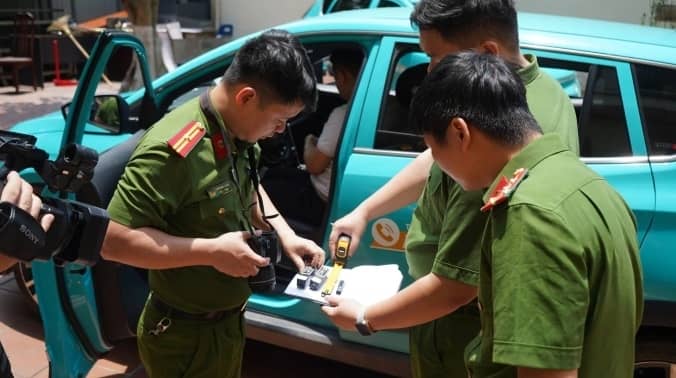 4 tài xế lắp thiết bị phá sóng, chiếm tiền của VinFast bị bắt