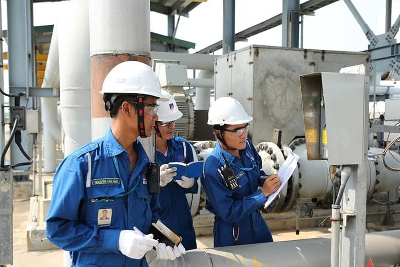 Sóng dầu khí "cuốn phăng" sự thận trọng của thị trường