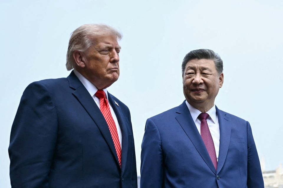 Cú bắt tay Trump - Tập và vận mệnh eo biển Hormuz