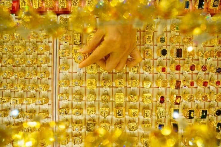 Giá vàng ‘rơi tự do’ làm nhiều người thua lỗ, 5 năm tới có lãi không?
