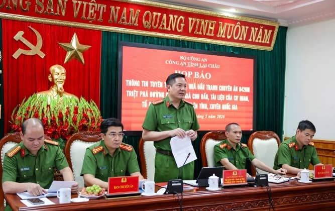 Quản lý cửa hàng Petrolimex bán hơn 12.500 lít 'dầu pha xăng' ra thị trường