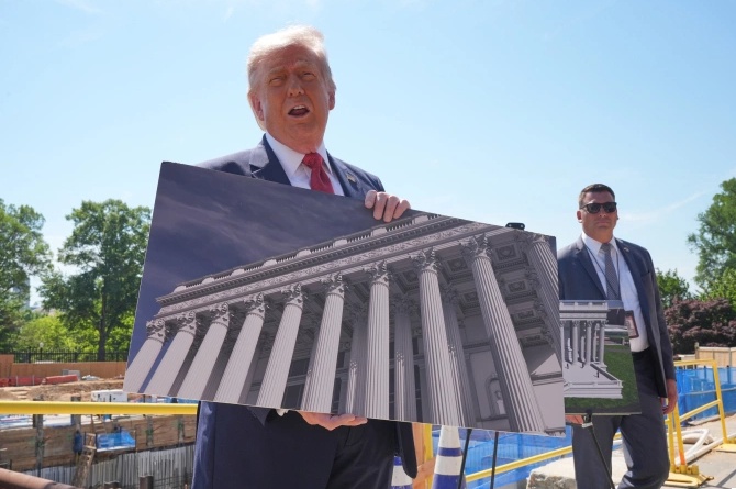Ông Trump cho xây căn cứ drone, bệnh viện ngầm trong Nhà Trắng