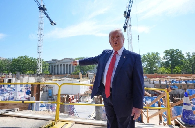 Ông Trump cho xây căn cứ drone, bệnh viện ngầm trong Nhà Trắng