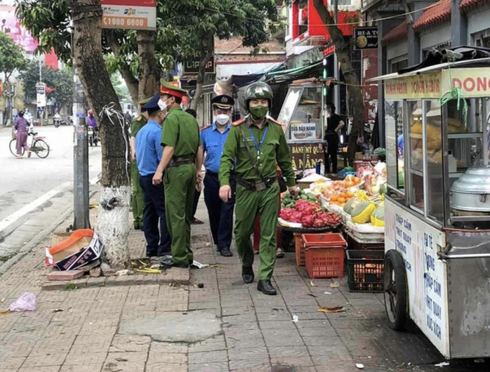 Hà Nội đề xuất tăng tiền phạt hành vi lấn chiếm vỉa hè, lòng đường