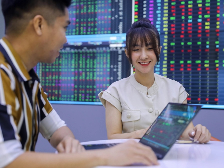 Cơn lốc tăng vốn "khuấy đảo" sàn chứng khoán