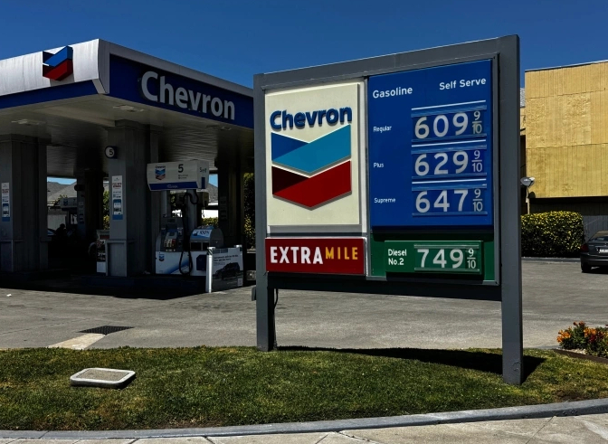 Thống đốc California kêu gọi dân tẩy chay trạm xăng Chevron