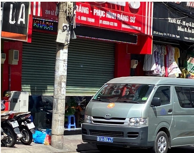 Cảnh sát xuất hiện ở nhiều phòng khám nha khoa trong vụ 'ly hôn 1.000 tỷ'