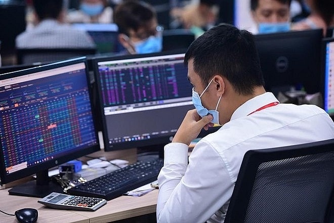Gọng kìm vĩ mô "siết chặt" đà bứt phá của VN-Index