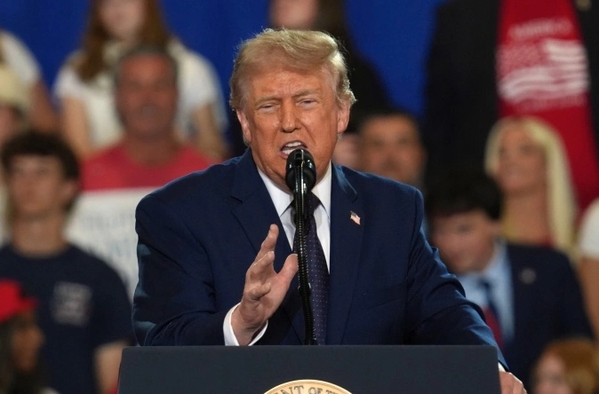 Hệ lụy tiềm ẩn từ lệnh miễn điều tra thuế cho ông Trump