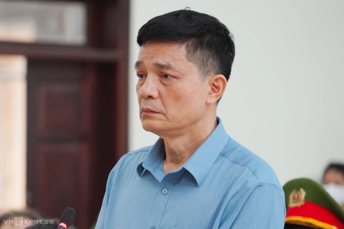 Cựu cục trưởng Bộ Y tế phủ nhận 'cầm tiền để bỏ qua vi phạm'