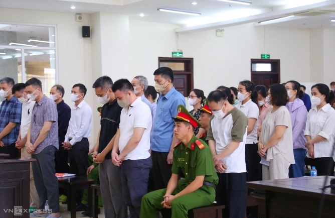 Cựu cục trưởng Bộ Y tế phủ nhận 'cầm tiền để bỏ qua vi phạm'