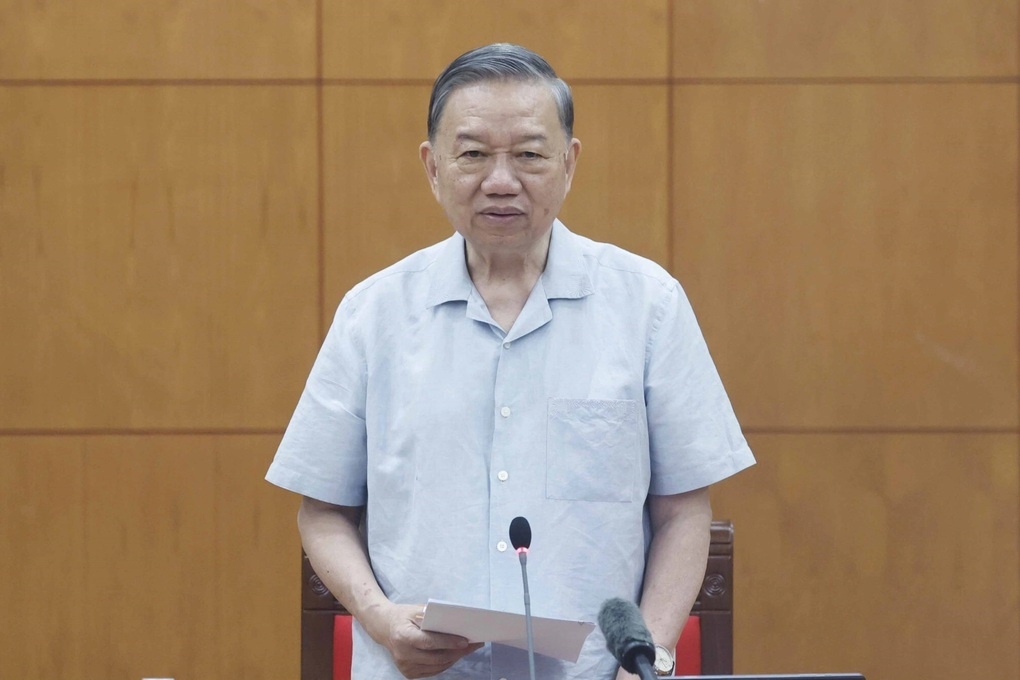"Không thể giàu bằng gia công mãi"
