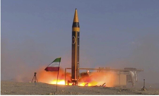 Iran tuyên bố tập kích căn cứ không quân Mỹ