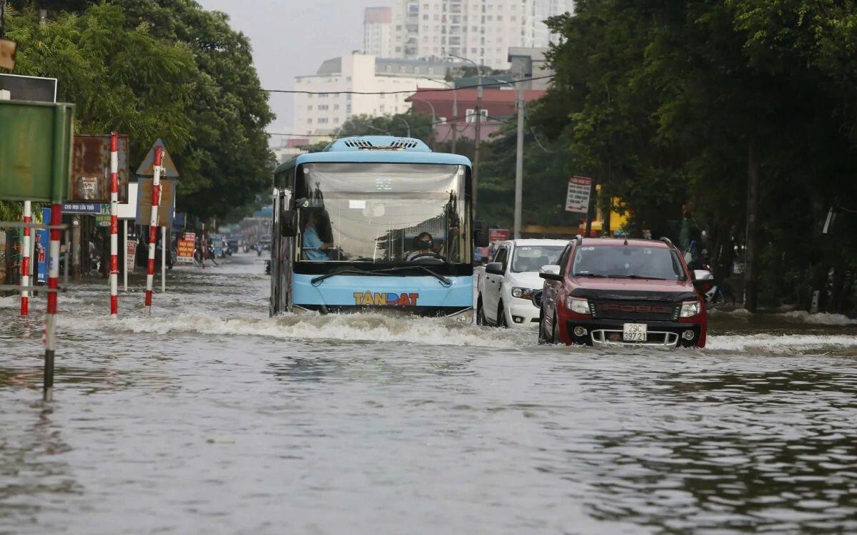 Lối thoát nào cho bài toán chống úng ngập kinh niên tại Hà Nội?