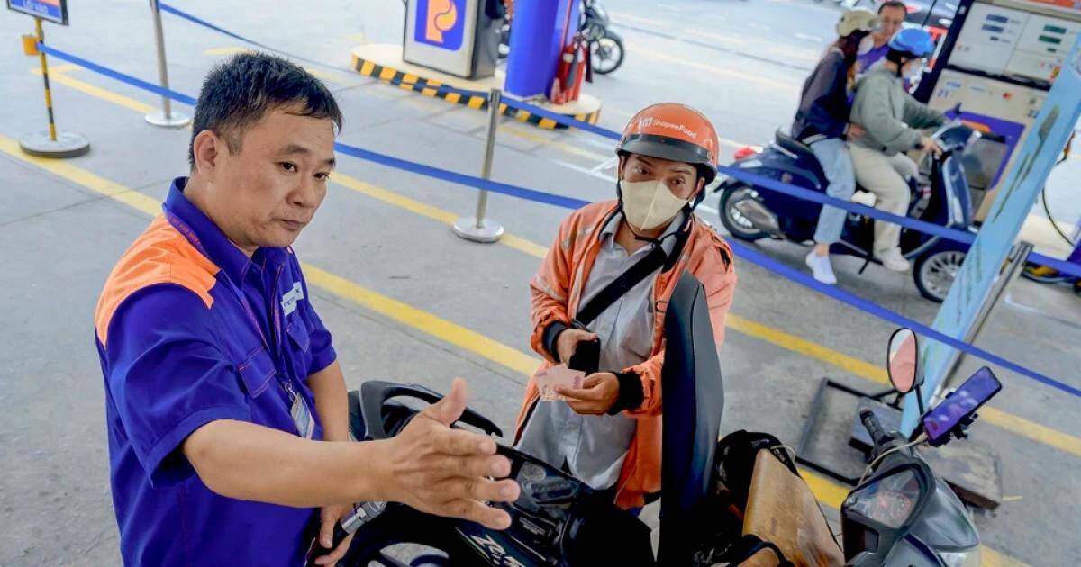 Hãng xe buộc công khai khả năng dùng xăng E10