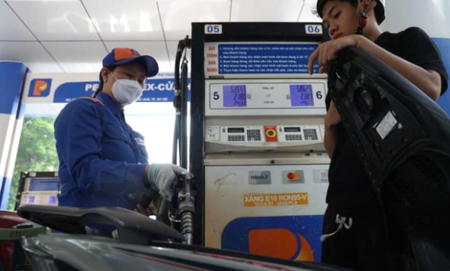 Lượng bán xăng E10 ổn định trong những ngày đầu chuyển đổi