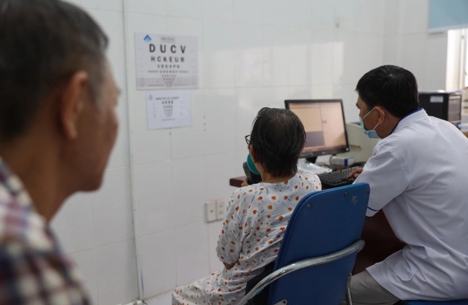 Đề xuất người từ 75 tuổi được hưởng 100% bảo hiểm y tế