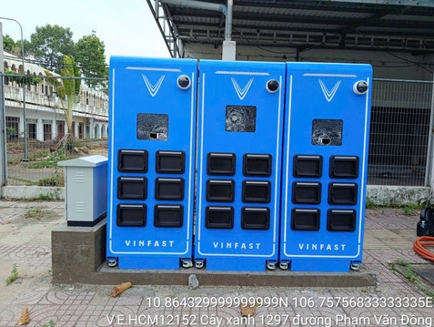 Thua chứng khoán, người đàn ông trút giận bằng cách đập phá hàng loạt tủ đổi pin VinFast