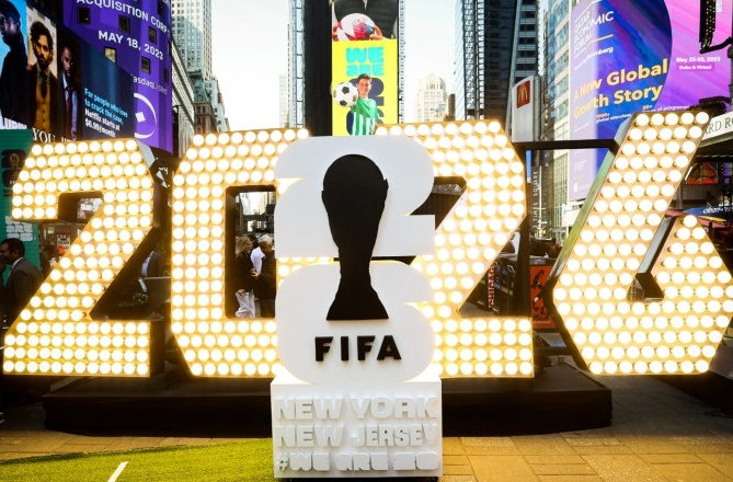 Doanh nghiệp toàn cầu có thể mất 17 tỷ USD vì nhân viên xem World Cup