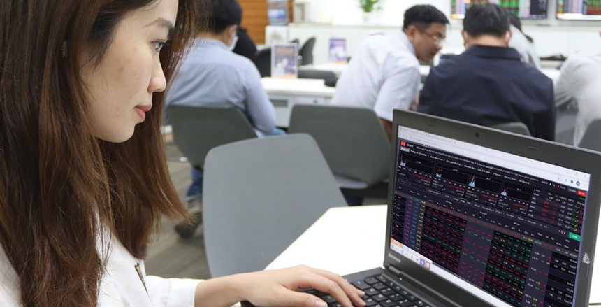 Ván bài tăng vốn "ép" cổ đông vào thế "kẹt" tiền mặt