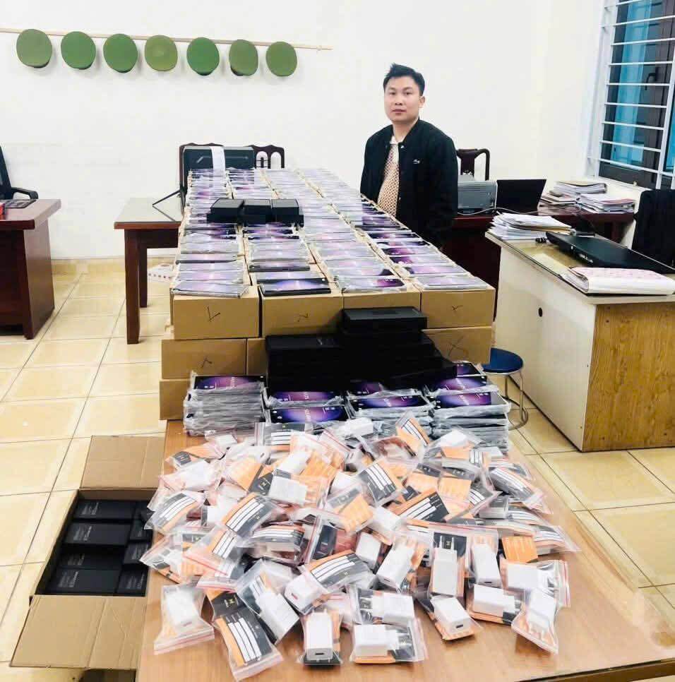 Bắt 3 đối tượng bán hơn 1.000 điện thoại Samsung Galaxy S23 Ultra giả trên toàn quốc