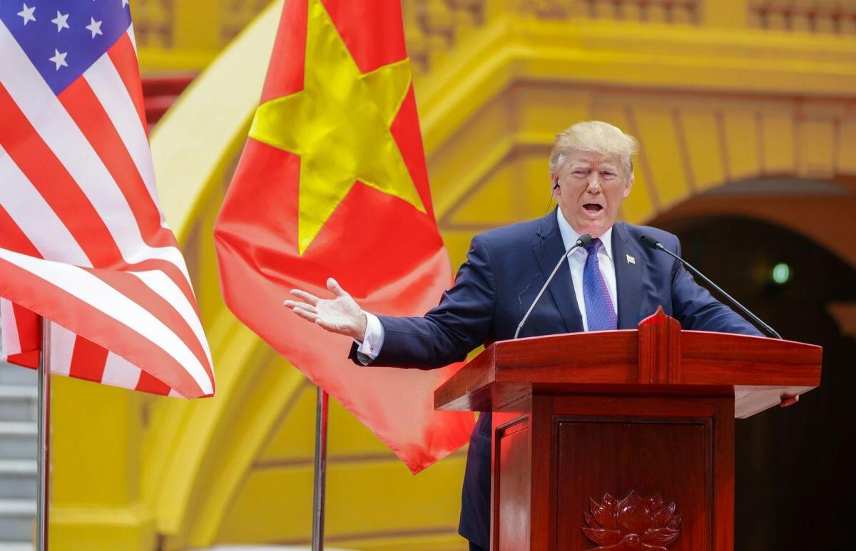 Gọng kìm thuế quan mới từ Washington đe dọa các ngành xuất khẩu tỷ USD