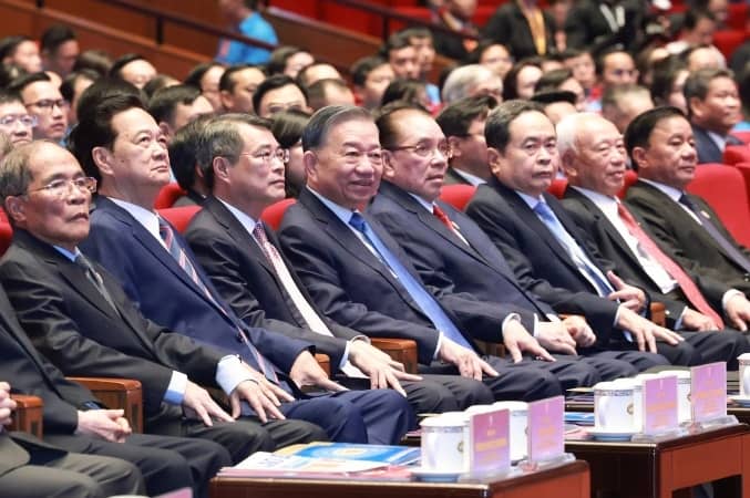 'Công đoàn không thể mạnh nếu xa công nhân'