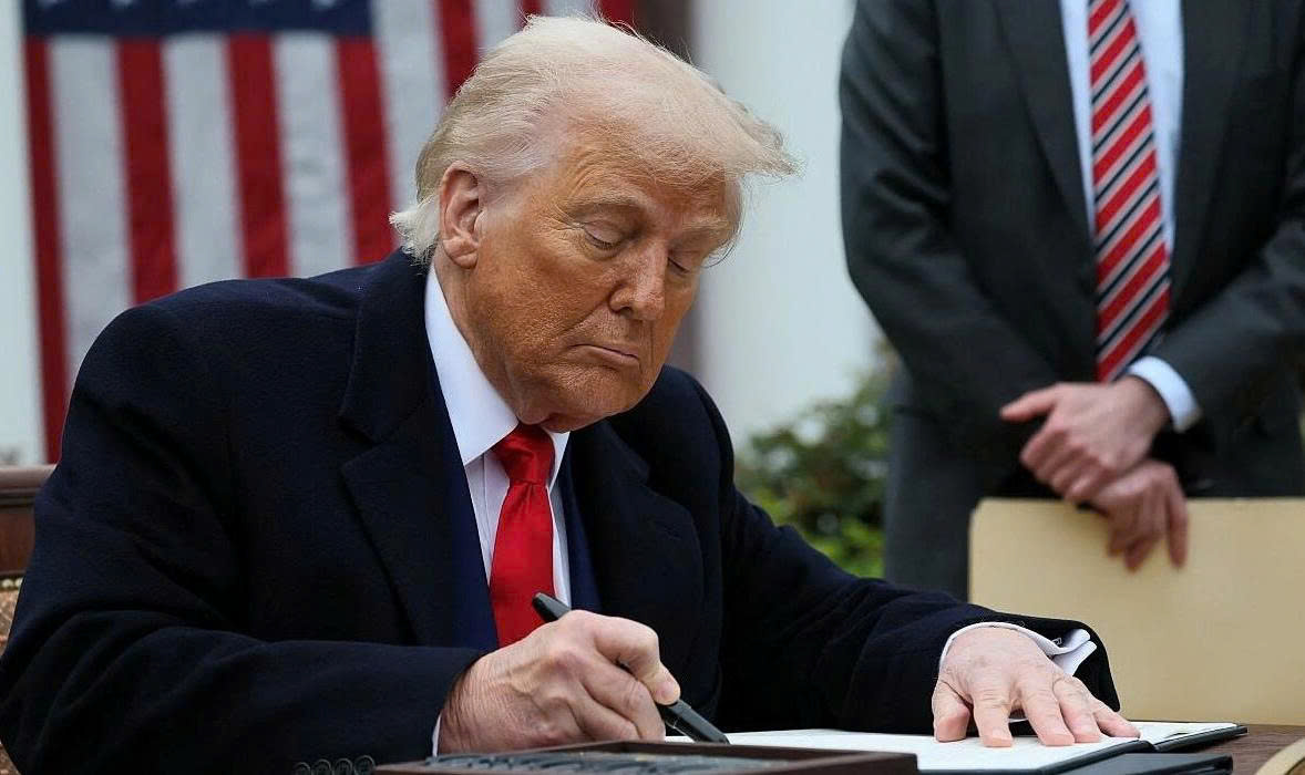 Ông Trump mở mặt trận thuế quan mới, 60 nền kinh tế đối diện nguy cơ bị đánh thuế bổ sung