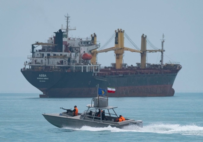 Ngày 4/6, hãng dữ liệu Vortexa cho biết xuất khẩu dầu thô và khí ngưng tụ của Iran trong tháng 5 khoảng  ...