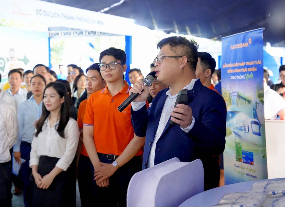 Gian hàng của Sacombank thu hút khách quốc tế tại lễ hội tài chính số 2026