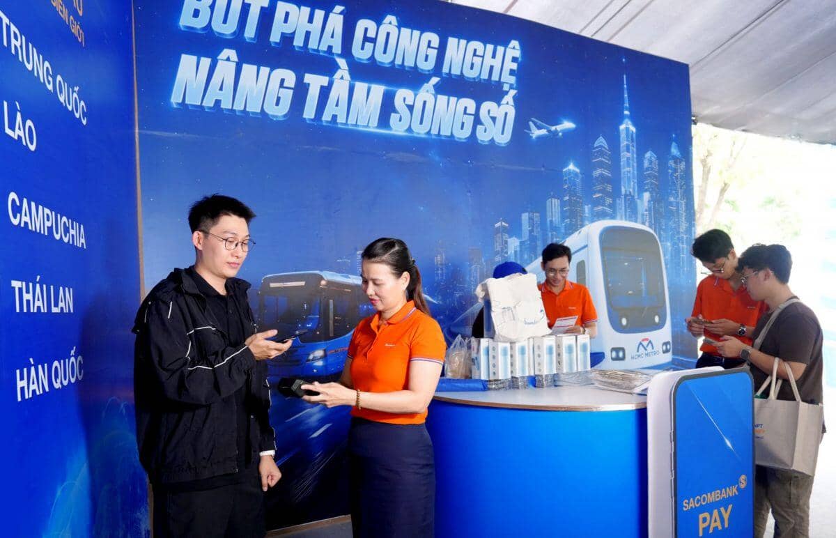 Gian hàng của Sacombank thu hút khách quốc tế tại lễ hội tài chính số 2026