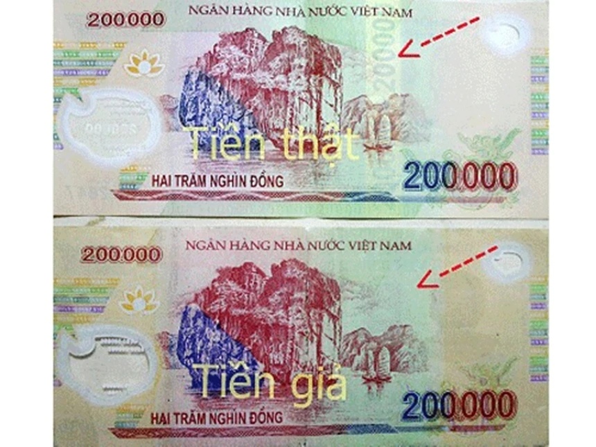 Bẫy tiền giả mệnh giá lớn "rình rập" các cửa hàng nhỏ lẻ