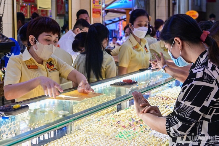 Vàng đã giảm gần 50 triệu đồng/lượng từ đỉnh: Cơ hội 'bắt đáy' hay chiếc bẫy mới?