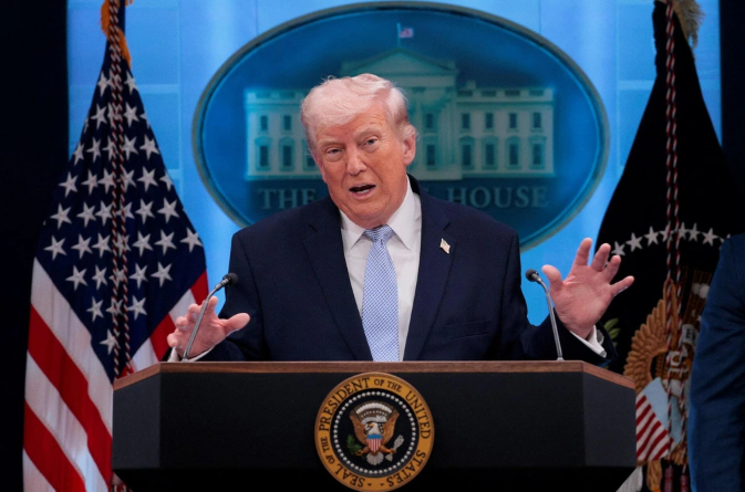 Ông Trump tính nước cờ mới với Iran: Tái thiết đất nước đổi lấy dầu mỏ?