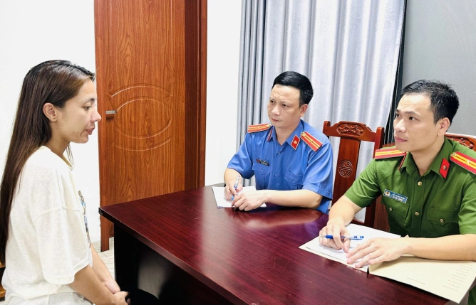 Làm giả hơn 10.000 trang sức hàng hiệu quy mô lớn