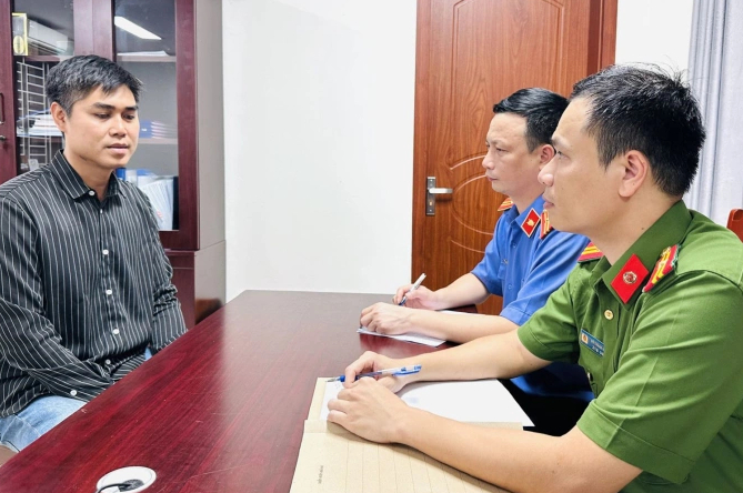 Làm giả hơn 10.000 trang sức hàng hiệu quy mô lớn