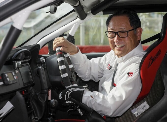 Chủ tịch Toyota: 'Tôi cô đơn khi bảo vệ xe xăng'