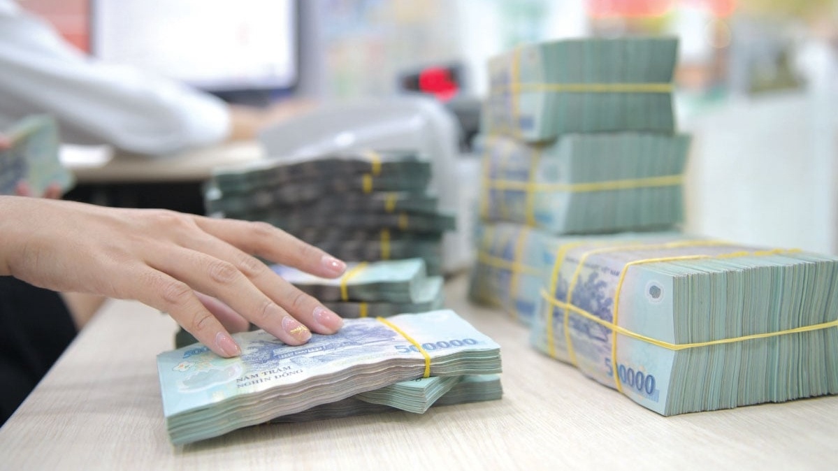 Nghịch lý 13 tỷ USD "ngủ đông" ngoài ngân hàng