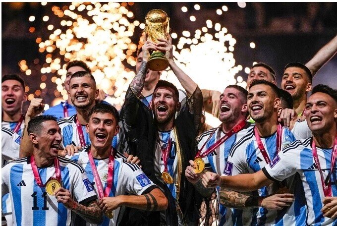 Giá trị cúp World Cup tăng vọt trong cơn sốt vàng thế giới