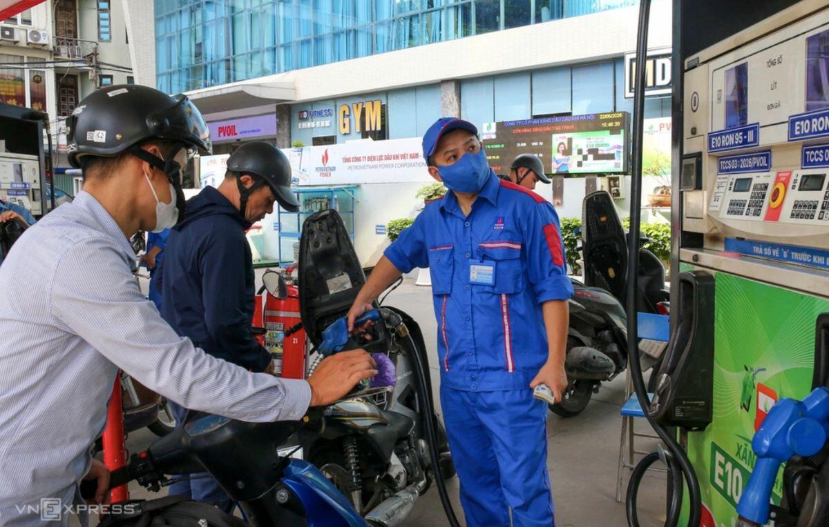Đề xuất tiếp tục giảm thuế môi trường, VAT với xăng dầu đến 30/9