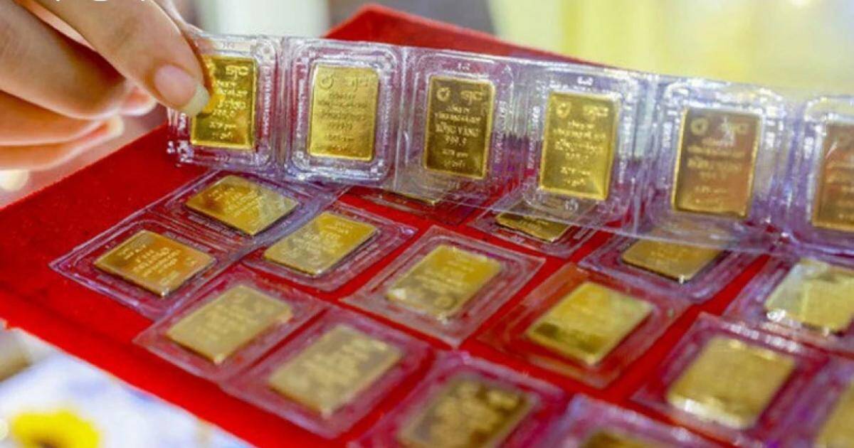 Áp lực quốc tế đẩy giá vàng trong nước lùi sâu