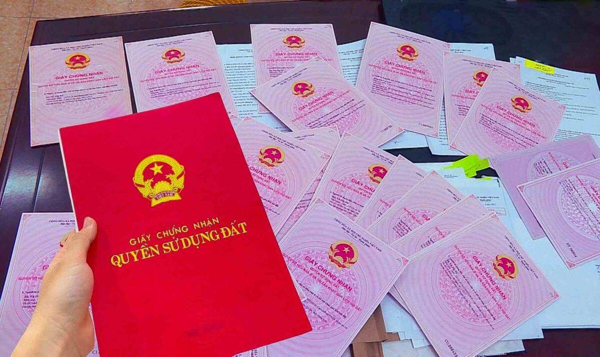 Sổ đỏ càng để lâu càng tốn tiền