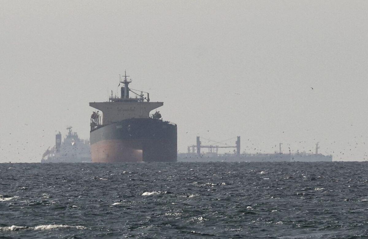 Iran tuyên bố sẽ 'một mình kiểm soát' Hormuz trong 30 ngày