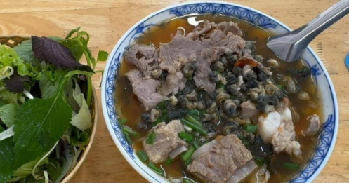 Giá xăng hạ, vì sao bún phở vẫn chưa rẻ hơn: Câu trả lời từ chính người bán