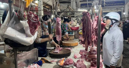 Thịt heo bán lẻ vẫn cao gấp 3-4 lần dù giá xuất chuồng giảm