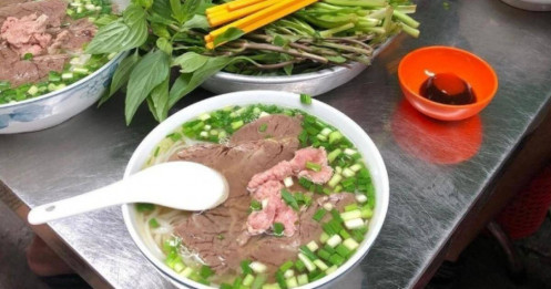 Xăng hạ, vì sao quán ăn chưa giảm giá?